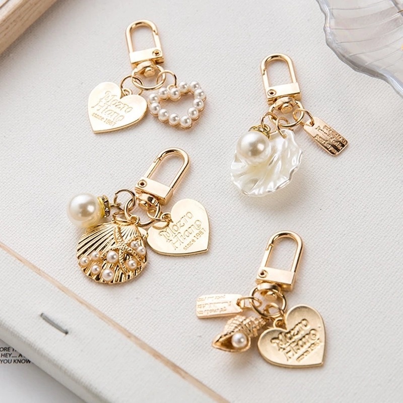 Ins Gantungan Kunci Bentuk Hati + Mutiara Imitasi + Huruf Warna Emas Charms