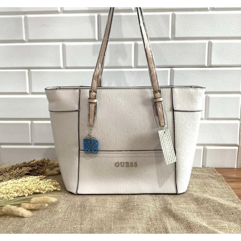 GUESS DELANEY TOTE BAG