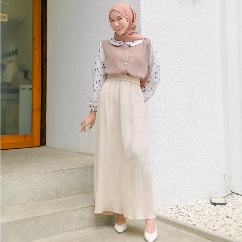 long skirt pleated