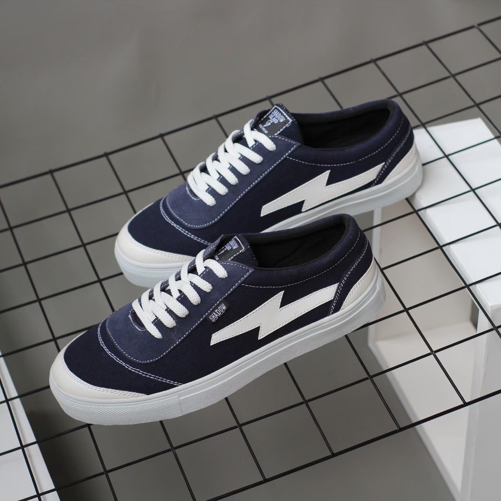 Sepatu Casual Pria _ Sepatu Sneakers Pria Kanvas Hitam Navy Original Kekinian Terbaru Gaya Muda Terlaris Sekolah Kuliah Kerja