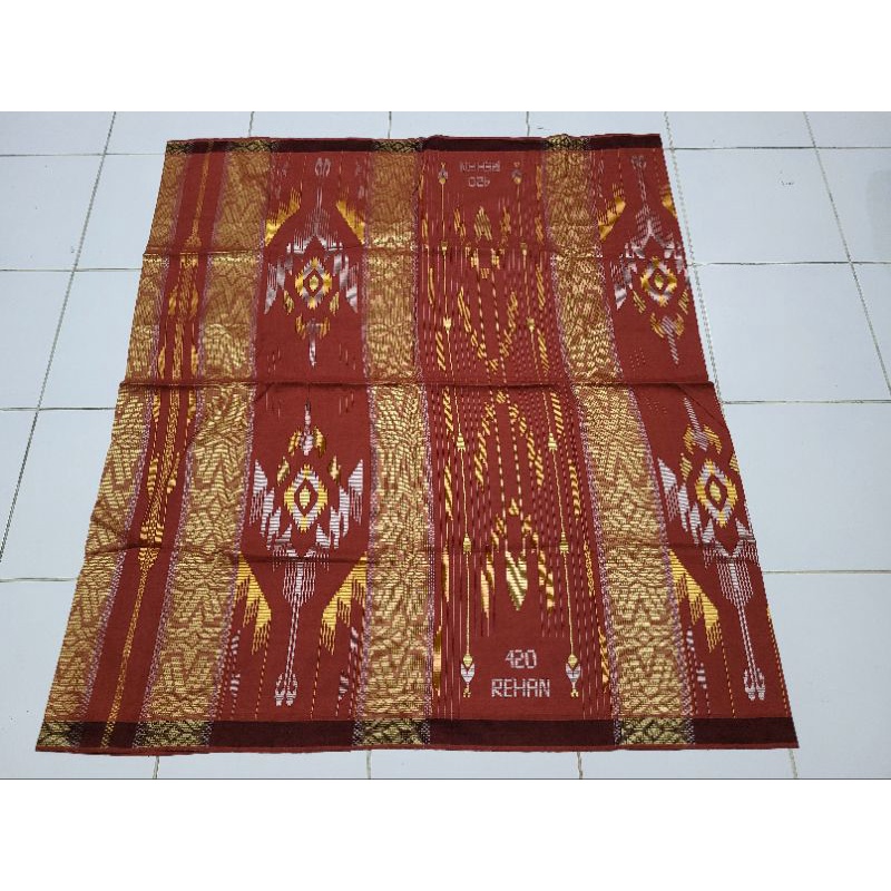Sarung  sutra  REHAN