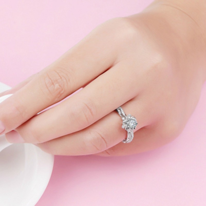 Cincin Pertunangan Safir Putih 0.8 Karat Mewah Bergaya Wanita