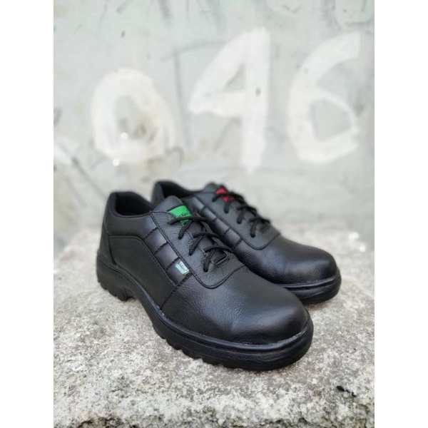 sepatu Safety kulit asli model pendek