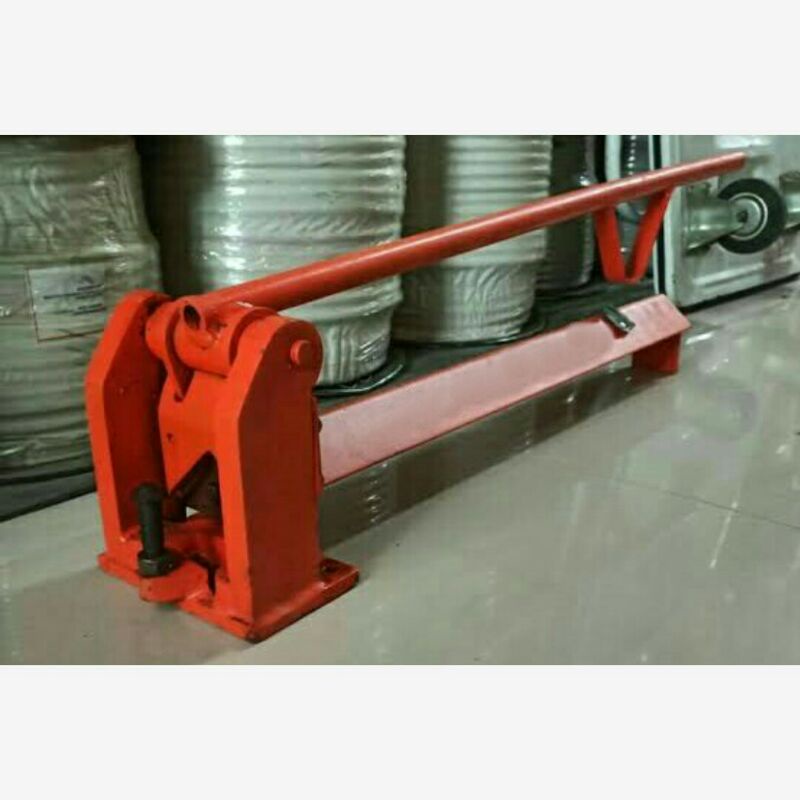 Alat potong besi siku lubang