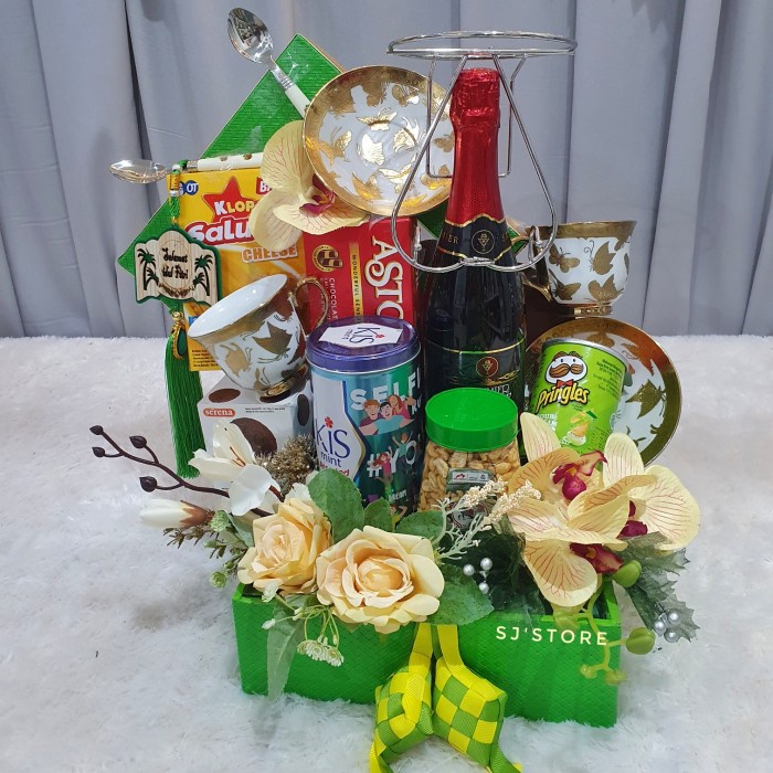 

Paket box parcel makanan lebaran idul fitri hampers 2021