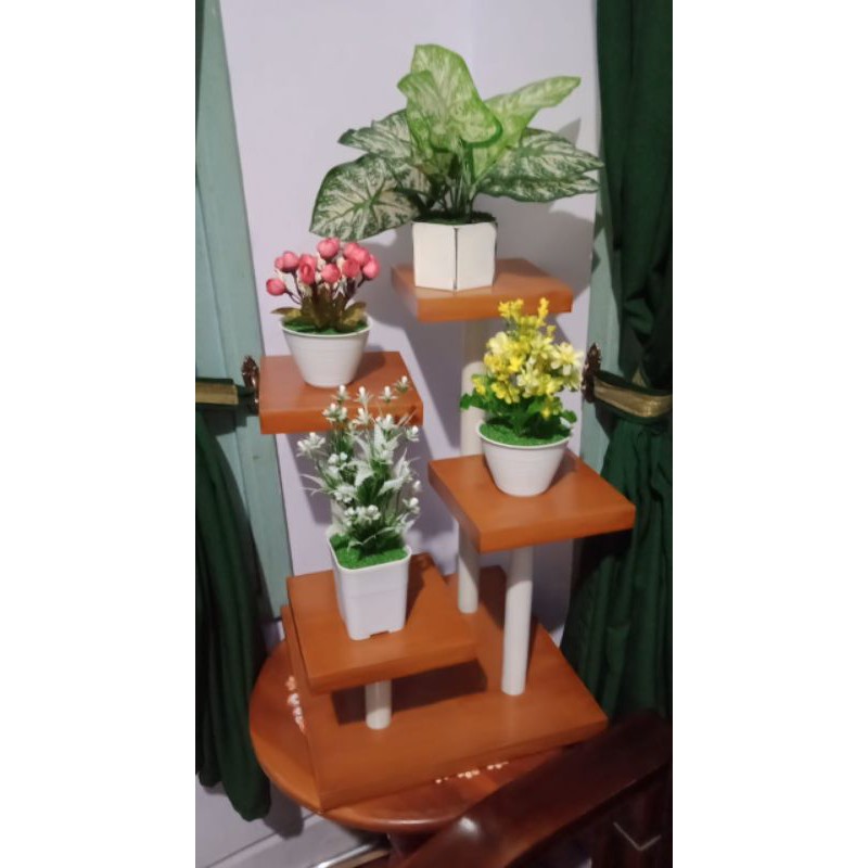 Rak bunga bertingkat 4