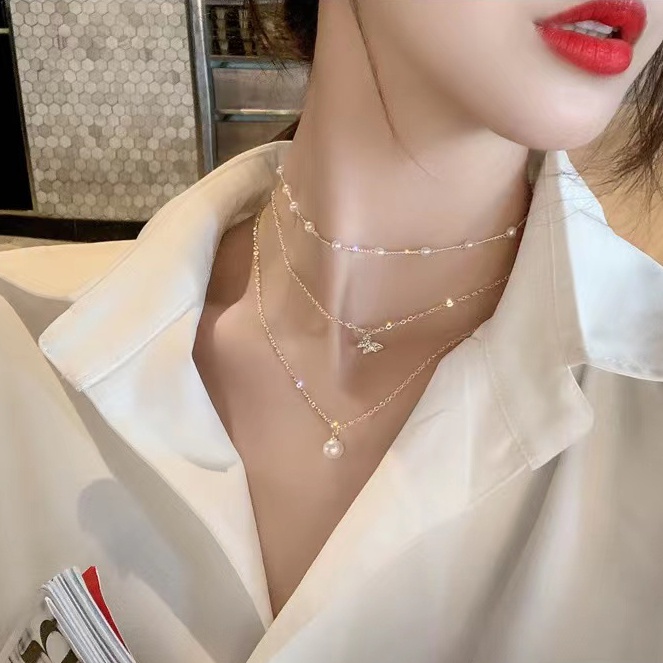 Kalung Multilayer Aksen Kupu-Kupu Mutiara Berlian Penuh