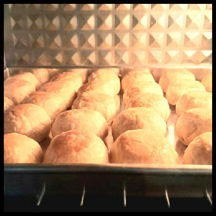 

Bakpia Kacang Ijo Hijau Tolitolino Kue Pia Enak Lezat Toples Isi 10