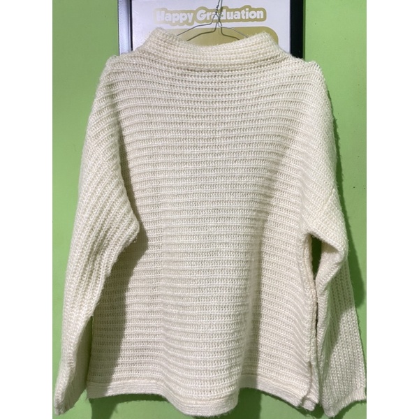 white sweater tebal opaque clip