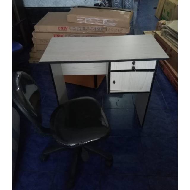 Satu set meja tulis dan kursi pegas hidrolik