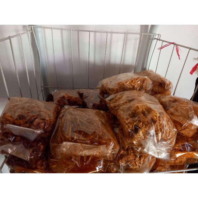 

Buybuy Kripang pedes kripik pangsit pedass camilan murah pedes