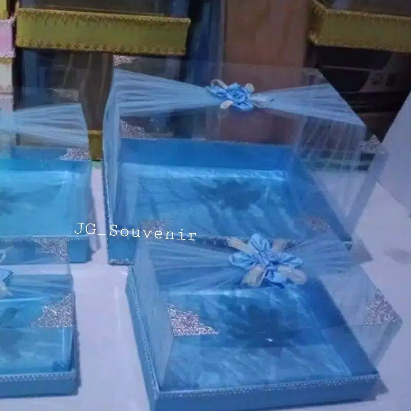 

KOTAK HANTARAN SESERAHAN MIKA TINGGI ISI 4 WARNA BIRU MUDA