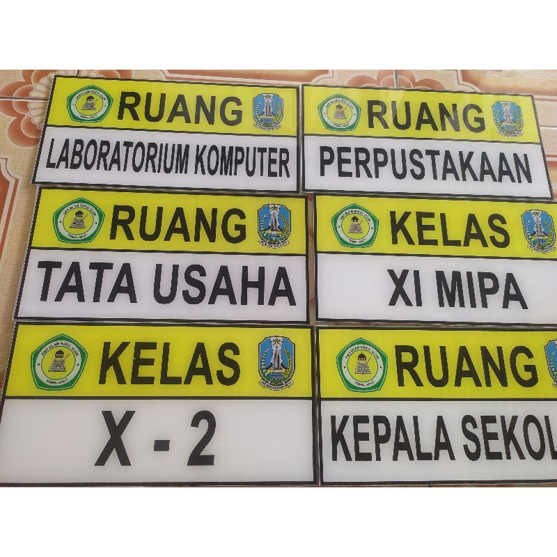 

NAMA RUANG KELAS, KANTOR DUA SISI AKRILIK 15*30 CM