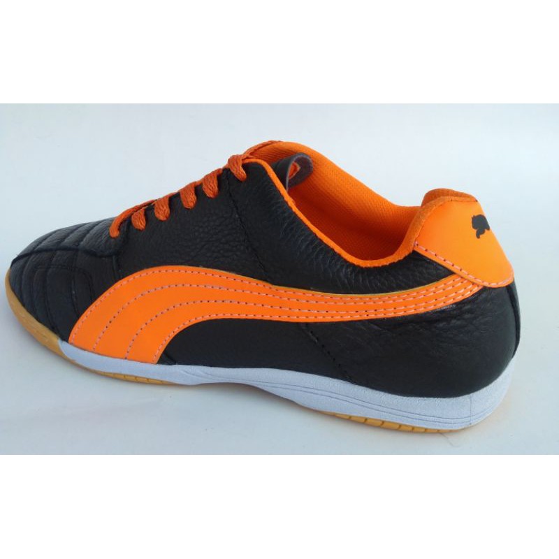 sepatu futsal kulit sapi asli