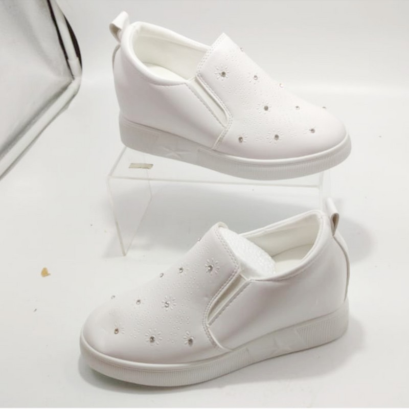 wedges putih slip on permata import