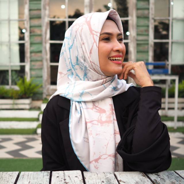 Hijab Turki Velvet Silk 110 cm Segiempat - Mermer YZ16-274
