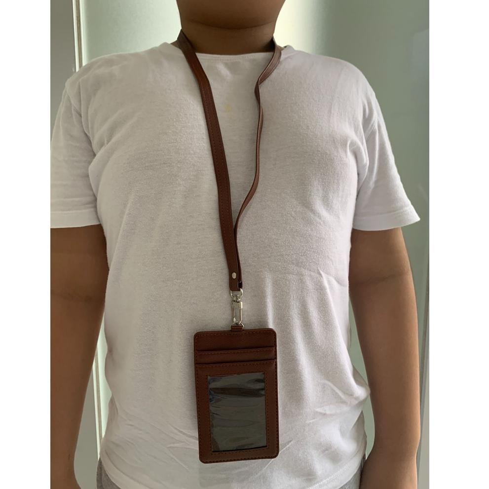 

[KODE PRODUK V8D8R9280] Name Tag Kulit Holder Kalung Gantung Dada Id Card 4 Kartu Karyawan