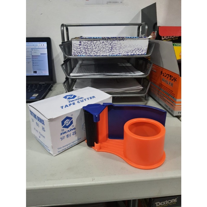 

Hemat Tape Dispenser Lakban 3" Inch Rumah Tempat Lakban Tape Cutter Berkualitas