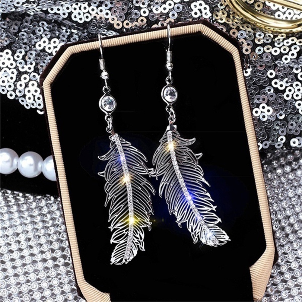 Hu Hu Hu Hu Hu Alat Bantu Pasang Kacamata♡ Anting Kait Gantung Panjang Desain Bulu Hollow Hias Berlian Imitasi Bahan Metal Untuk Wanita