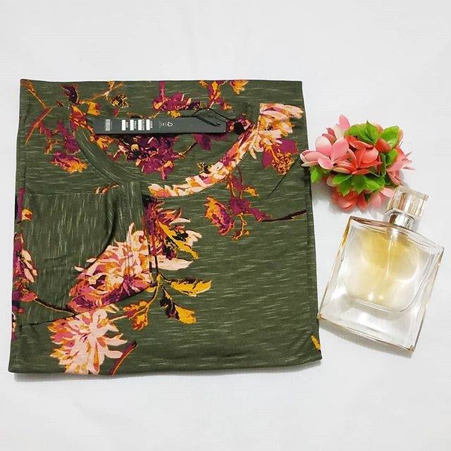 Kaos Motif Bunga Lengan Panjang