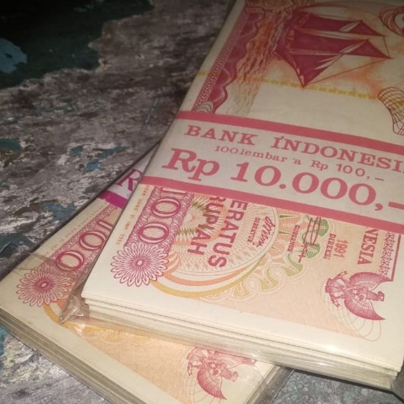 Satu Gepok 100 Lembar Uang Kertas 100 Rupiah Perahu Layar Tahun 1991