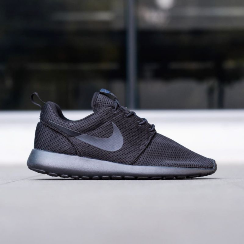 roshe run black nike