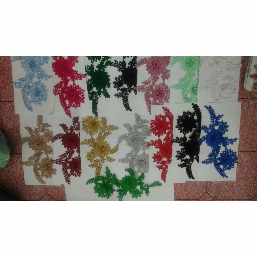 Renda bunga tabur kecil