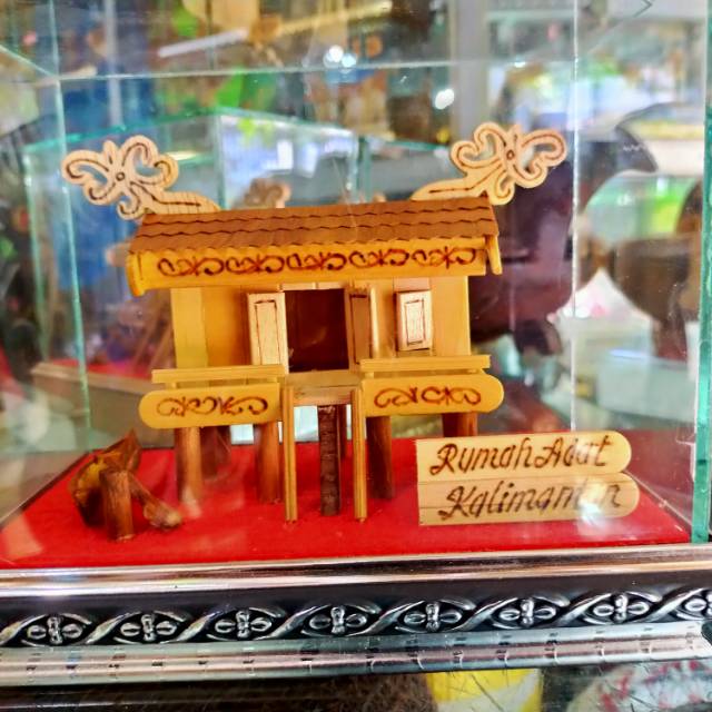 Miniatur rumah adat Banjar Kalimantan Selatan | Shopee Indonesia