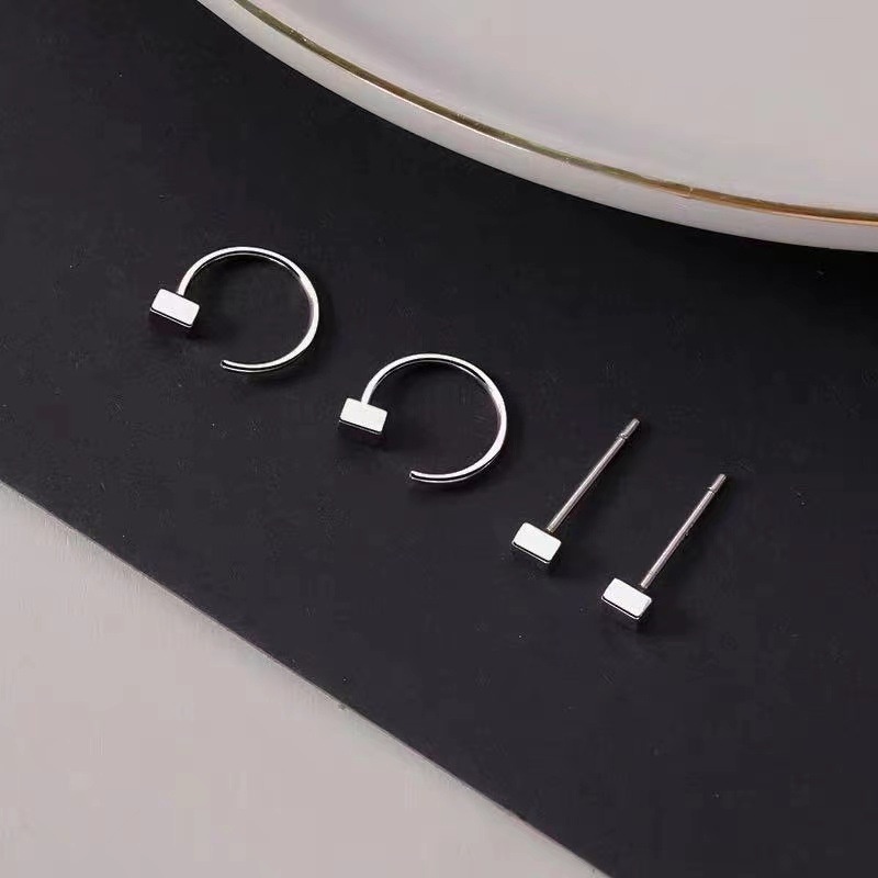 Roselife 1 Pasang Anting Tusuk Gantung Bentuk Kubus Kecil Warna Silver Untuk Wanita