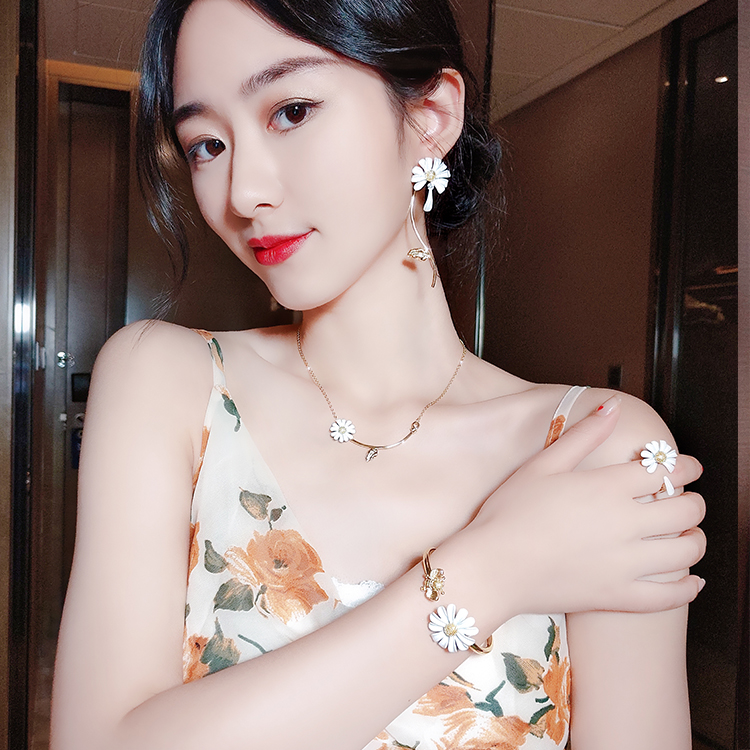 XiaoboACC 925 Silver Needle Korean Fashion Cute Daisy Earrings Clavicle Chain Necklace Daisy Bracelet Daisy Ring