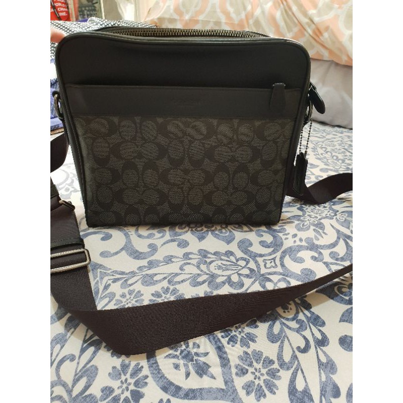 tas selempang pria coach
