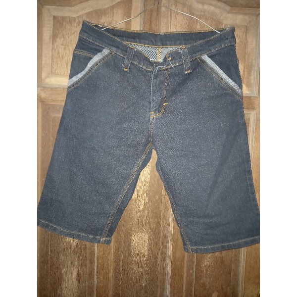 Celana Pendek Pria Preloved