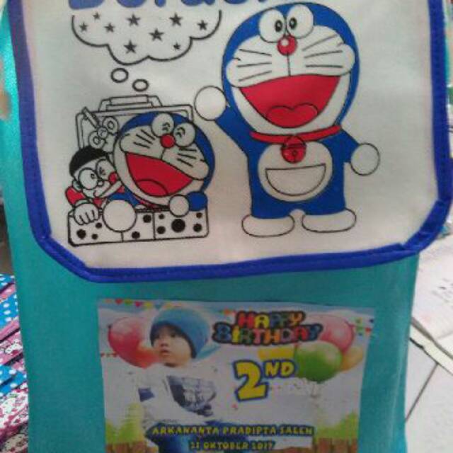 

Goodie bag ultah ransel karakter doraemon plus foto anak full colour
