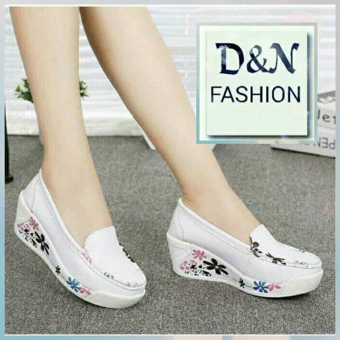 Sepatu Slip On Wedges Floral Putih Murah