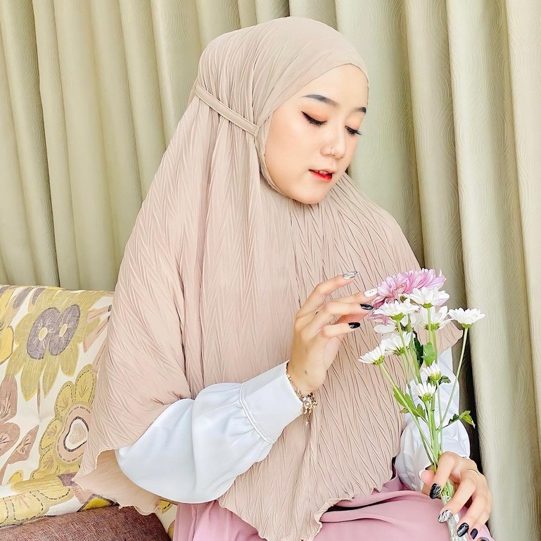 𝐃𝐎𝐎𝐍𝐊𝐀 Emira - HIJAB INSTANT TALI BERGO MARYAM PLISKET Padi Zig Zag Matt. Diamondcrepe-1