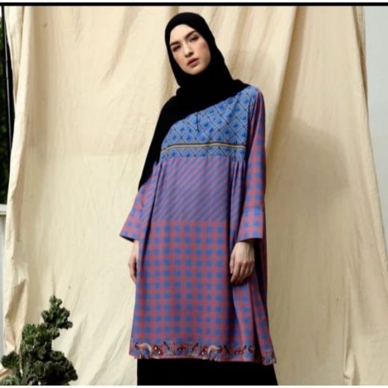 Preloved Vivi Zubedi Halsee NEW top