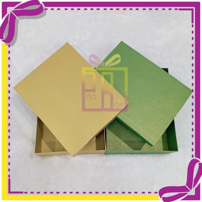 

[COD] Kotak box eksklusif FREE pita / kotak kado 41x32x13 (gosend/grab only) [COD]