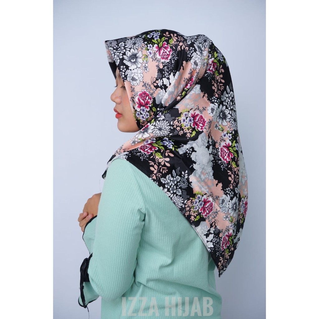 HIJAB SEGI EMPAT MAX FLOWER