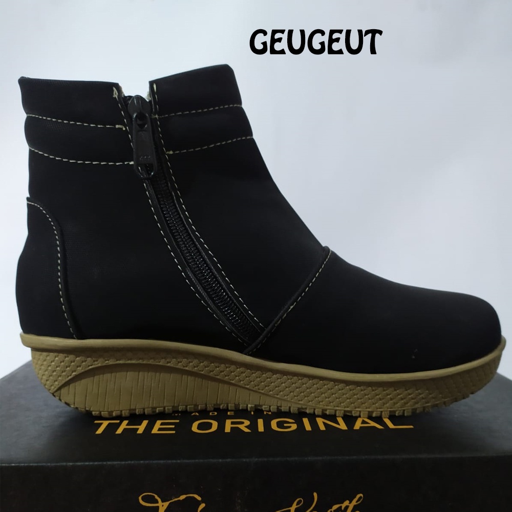 sepatu boots wanita geugeut krem hitam