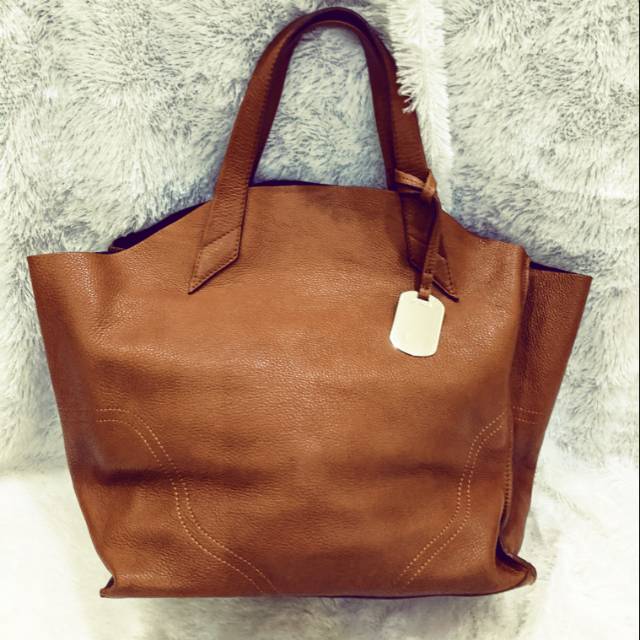 TAS  *FURLA* . PRELOVED. ORI 1000% ITALY. .Ex PARIS.  Fine n genuine leather.