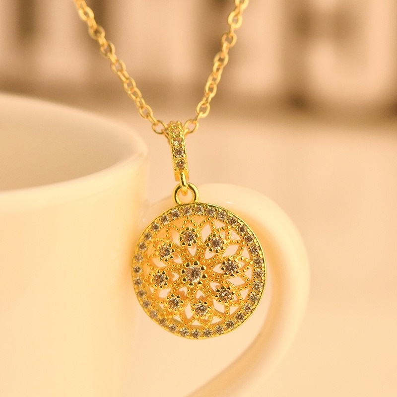 [Ready Stock]Fashionable Elegant 18K Gold Plated Diamond Necklace Pendant