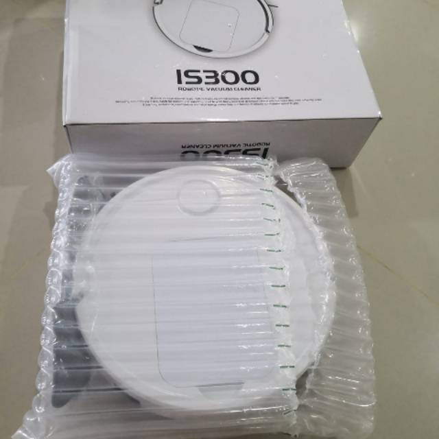 Vacuum robot is300