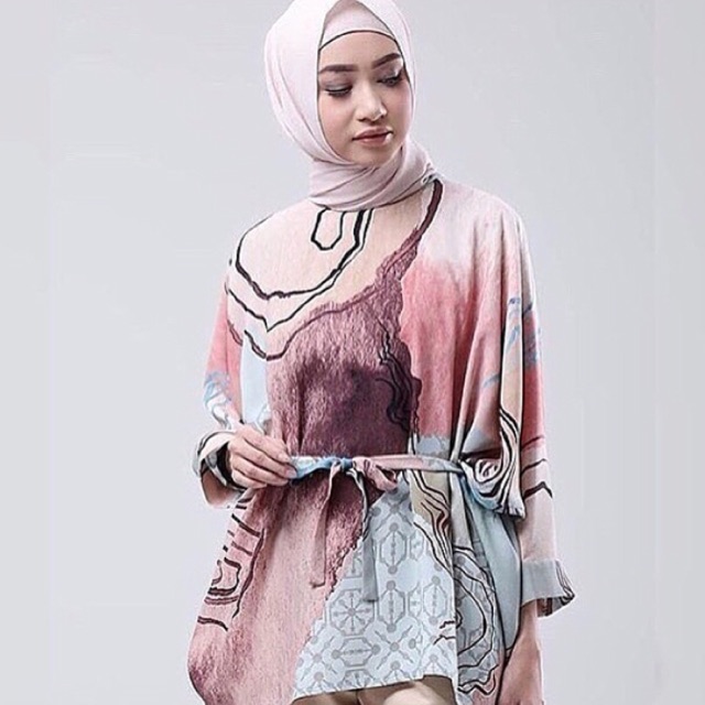 Preloved-Ria Miranda-earth top