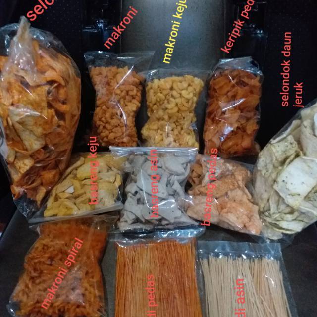 

Serba keripik , basreng , selondok , lidi , makroni