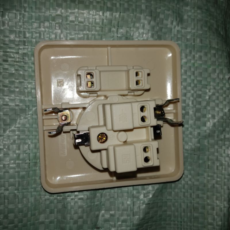 Saklar Engkel + Stop Kontak Arde IB MATSUI - MT910S