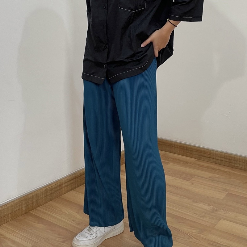 YEONA Pleated Pants