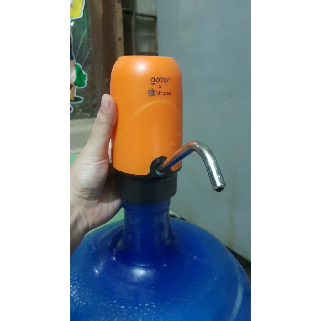 GOTO Aron X Shopee Pompa Galon Elektrik Pencetan Air Minum Otomatis Murah Dispenser Alat Pemompa Kompa Kran Pancuran Galon Bawah Baterai Cas Automatic Water Pump Electric USB Charger Portable Recharge Warna Orange Original Goto Hardware ok