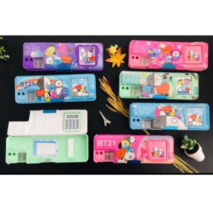 

8.8 Flas SALE KOTAK PENSIL MAGNET DUA SISI plus KALKULATOR KARAKTER BTS / BT21 ANEKA WARNA ^