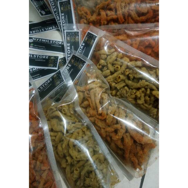 

Kripik usus ayam 110gr by@nyemilstore