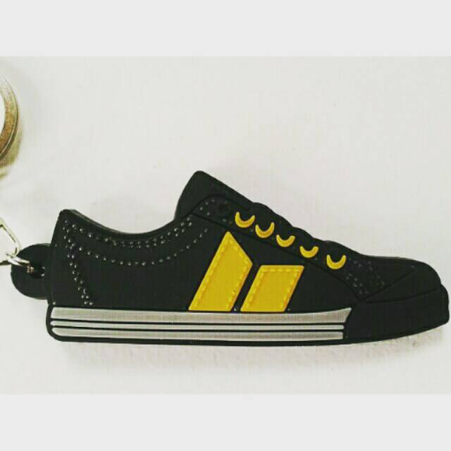 Keychain Sneakers Macbeth Eliot Akihiro Namba Shopee Indonesia keychain sneakers macbeth eliot akihiro namba